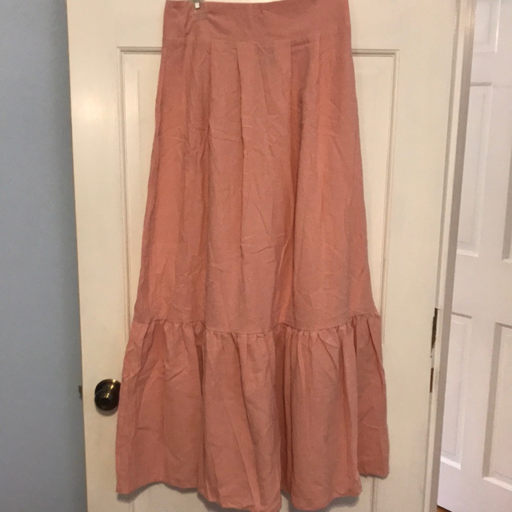 Women’s pink skirt (never worn)